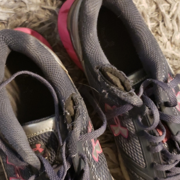 UNDER ARMOUR SNEAKERS SZ 6.5 - Picture 2 of 9